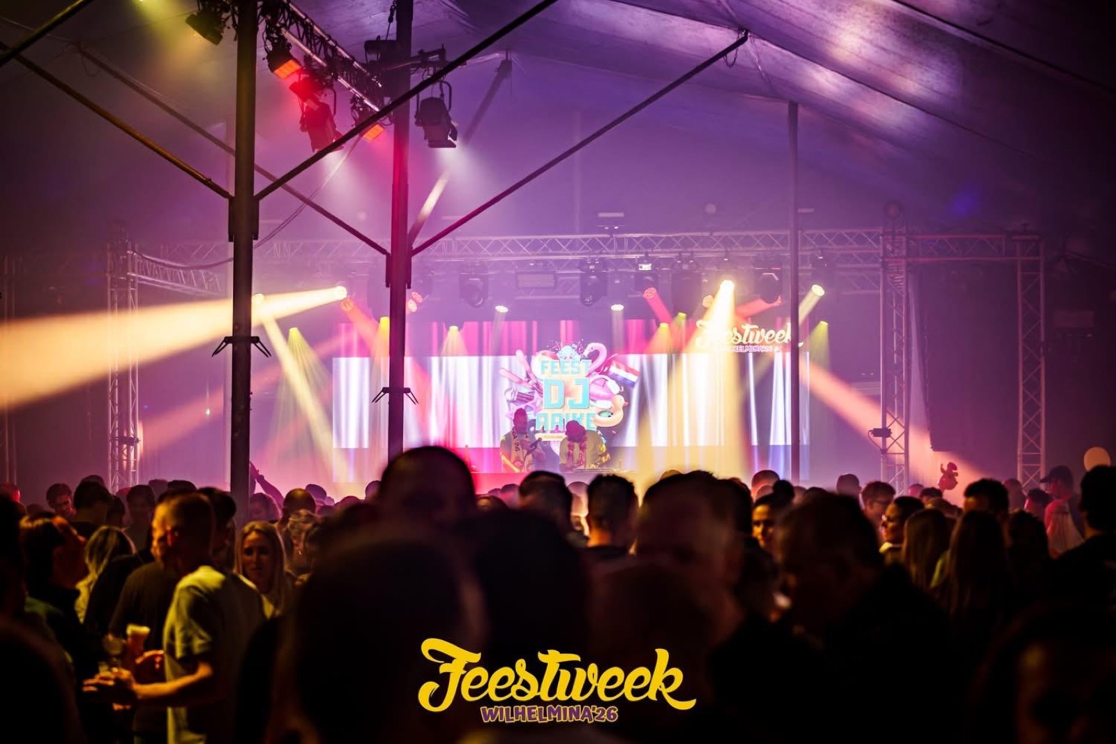 Volle feesttent bij Feestweek Wilhelmina'26
